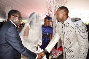 Zimbabwean President Robert Mugabe and First Lady Grace Mugabe during the wedding ceremony of their daughter Bona Mugabe and her husband Simba Chikore (r)