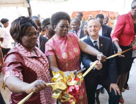 Anti Retroviral Therapy (ART) President Michael Weinstein alongside Mandevu MP Jean Kapata,