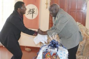 Dr Chibumba greeting Dr Kaunda