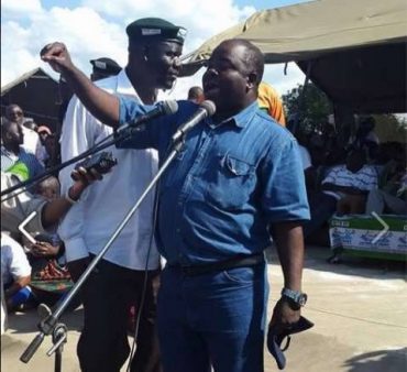 Chitotela asking the crowd to support Edgar lungu