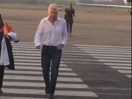 Sir Richard Branson arrives at KKIA and will speak @PangaeaZIC this morning.