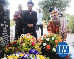 Mama Chibesa Kankasa and Christine Mulundika laying wreaths on the Mama Betty graveyard. - Photo Credit Jean Mandela - Lusakavoice.com