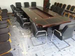 Two rival groups of MMD cadres this morning clashed at the party secretariat
