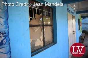 Nsengiyumva Appolinaire, a rwandese, shop stoned but the Police intervened. ,, - Lusakavoice.com