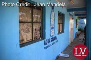 Nsengiyumva Appolinaire, a rwandese, shop stoned but the Police intervened. ,, - Lusakavoice.com