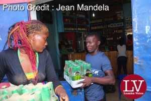Sempundu Alexis, a rwandese, emptying his shops under the ZP cover. . - Lusakavoice.com