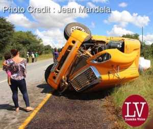 This truck B669 AUX was spotted between Choma - Monze road, the driver escaped unhurt according to a bypasser! - Lusakavoice.com