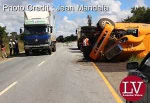 This truck B669 AUX was spotted between Choma - Monze road, the driver escaped unhurt according to a bypasser! - Lusakavoice.com